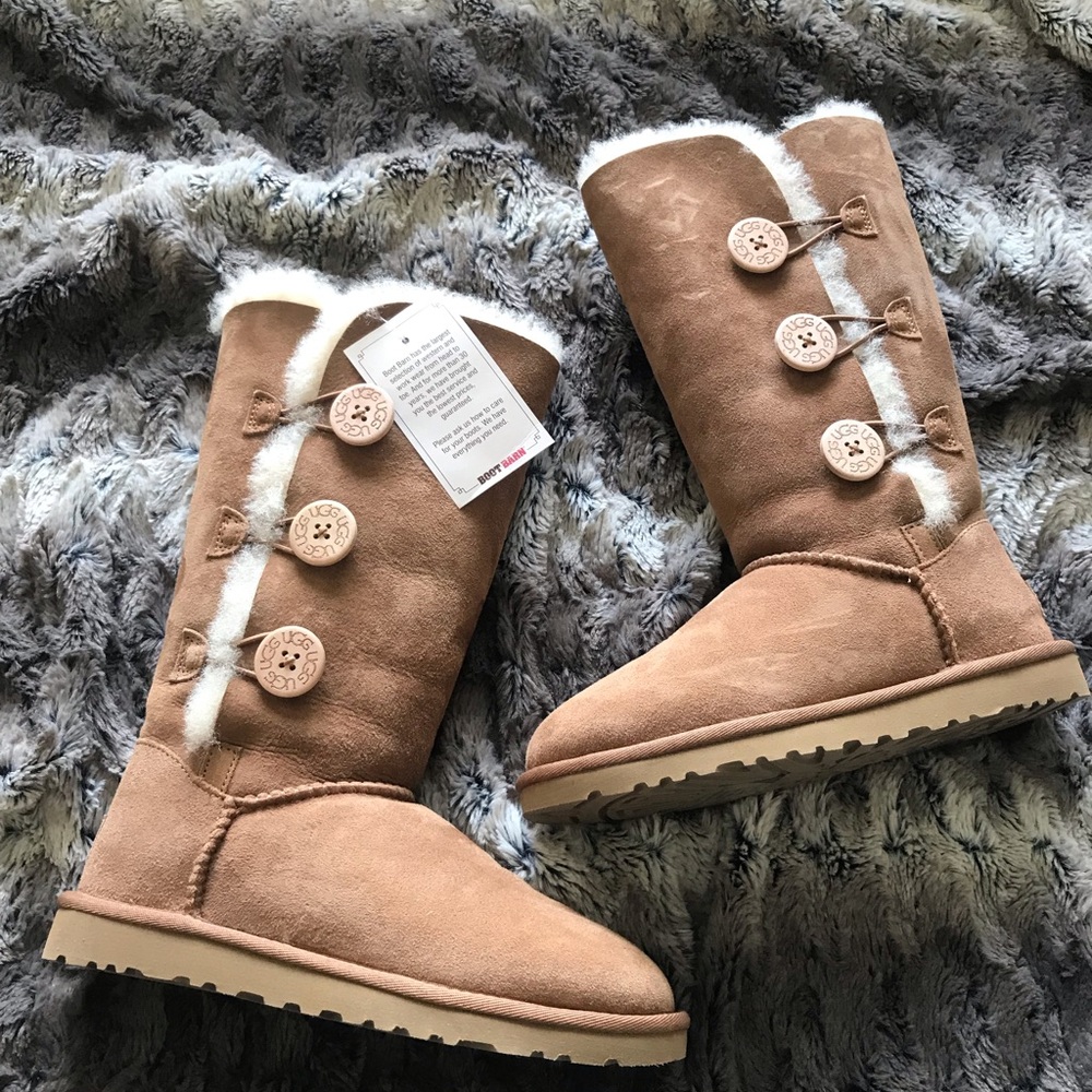 🍁🎃🦃🌲❄️☃️UGG NWT Size 6☃️❄️🌲🦃🎃🍁